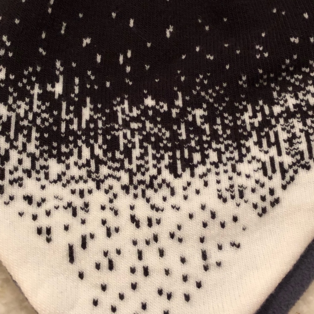 NWT Under Armour Tassel Beanie Girls Medium - Picture 7 of 8